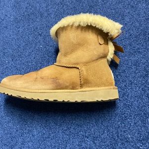 Ugg shorty bow boots some staining on the front could be removed